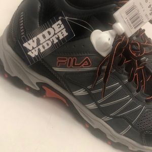 NWT Fila Wide width running shoes